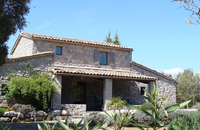 Old stone house, comfortable, quiet, 1 km from the river, 3 stars