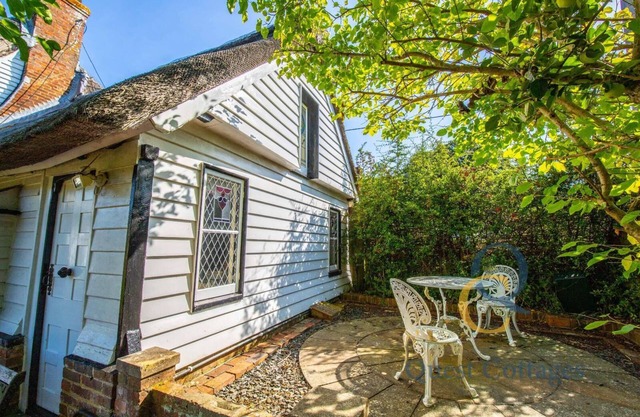 Old Thatch Cottage - Private Heated Pool - Nr Rye