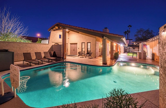 Old Town Scottsdale Modern Home w/Private Heated Pool & Golf Putting Green