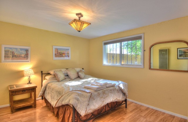 Old Town with private garden: quiet, spacious, CLEAN!