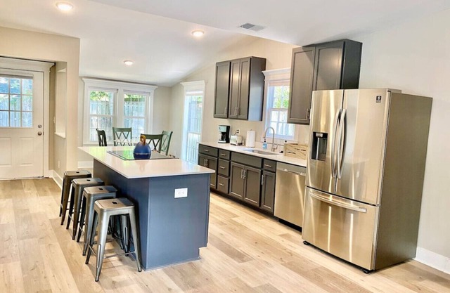 Old Village - Charming - Close to Beach/Downtown