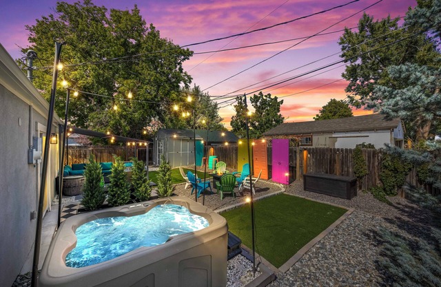 Olde Town Gem: 5 TVs + Hot Tub & Game Yard