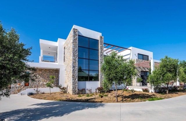 Olive Green Haven-3BR-Private Parking-Balcony