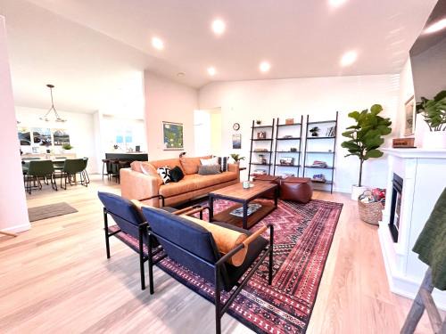 Olympic House: 3min from ONP w/Sauna + Rec room