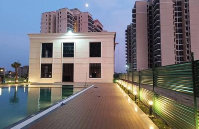 Omaxe 3-bedroom apartment near Kumbh Mela and Sangam