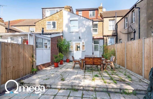 Omega @ Hanwell | Ground Floor Ensuite | Parking