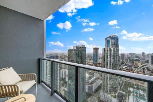 On 46th Floor! Amazing Views and Free Parking