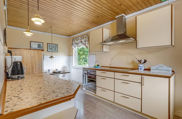 On a green property, surrounded by trees, this vacation home in Kalvehave awaits you.
