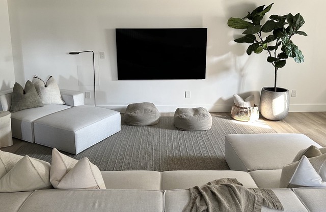 On Cloud Wine | Modern Bungalow | Wine Bar, Fire Pit, Badminton