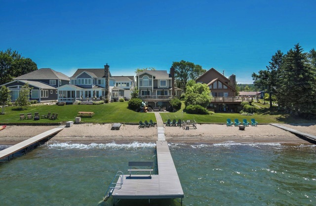 On Crystal Lake, Newly Remodeled, Best Views & Location, Walk to town