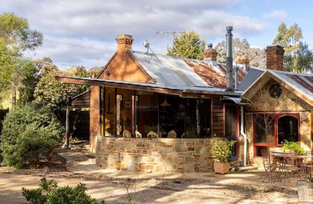 ON GOLDEN POINT - STONE COTTAGE IN CHEWTON