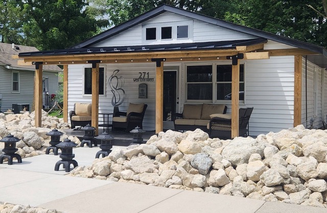 On Tulip Lane! Walking distance to downtown shops, restaurants, and parks!