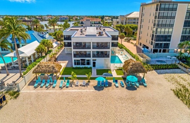 ON VANDERBILT BEACH in Naples! One week rental Nov 1 - Nov 8 ONLY