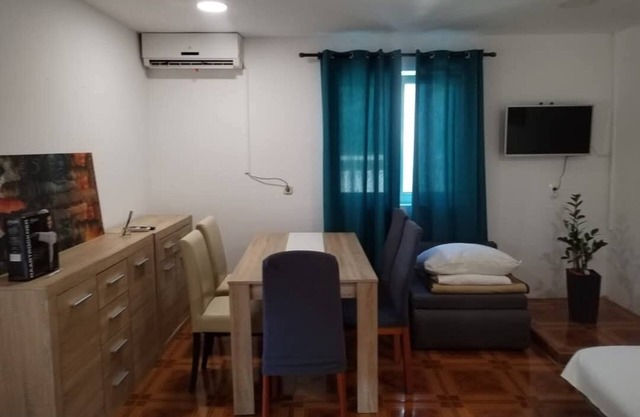 One bedroom apartment with air-conditioning Gornji Karin, Novigrad (A-21514-c)