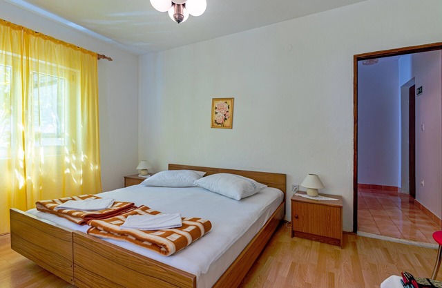 One bedroom apartment with terrace Cove Vela Stiniva, Hvar (A-14511-a)