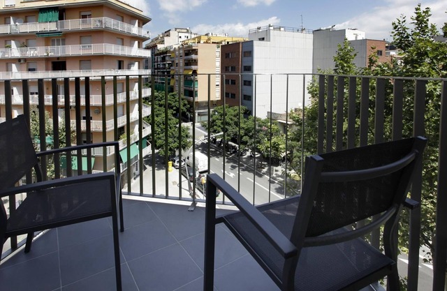 One-bedroom apartment for 2 adults in Les Corts