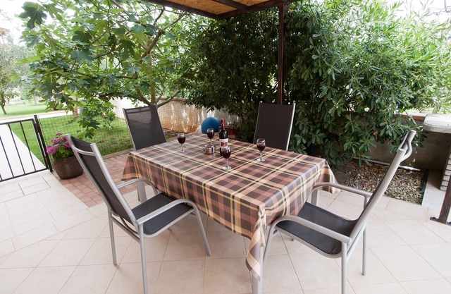 One bedroom apartment with terrace Vinkuran, Pula (A-21016-b)