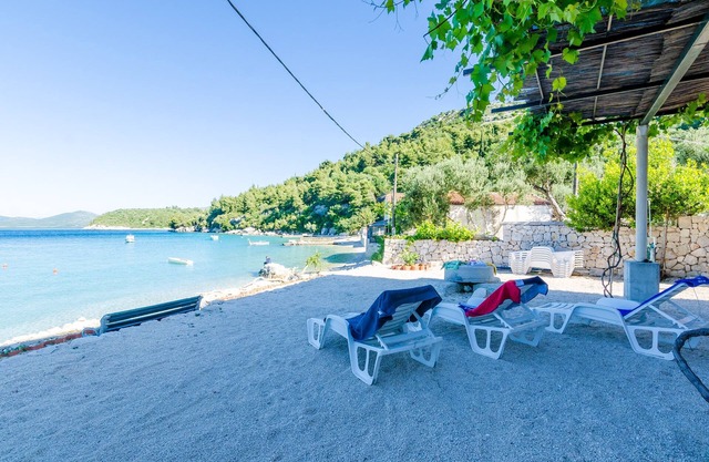 One bedroom apartment near beach Slađenovići, Dubrovnik (A-9012-b)