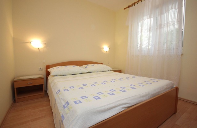 One bedroom apartment near beach Vis (A-2459-a)