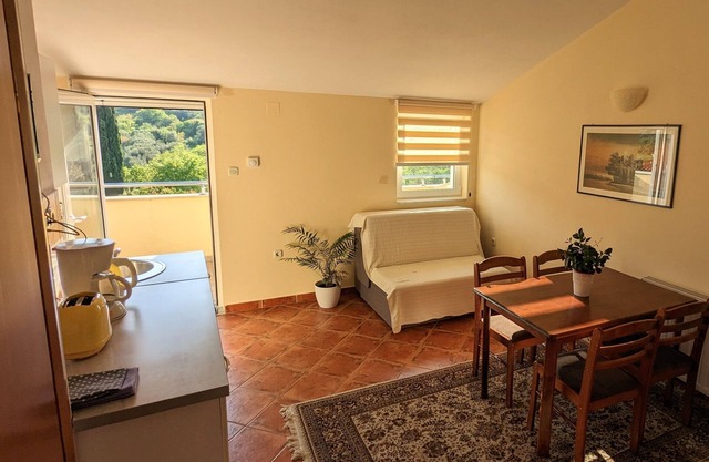 One bedroom apartment with terrace and sea view Murter (A-5100-d)