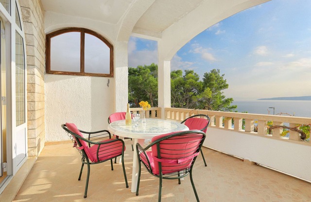 One bedroom apartment with terrace and sea view Brela, Makarska (A-6006-a)