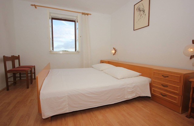 One bedroom apartment with balcony Vis (A-8435-a)