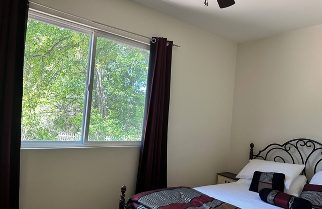 one bedroom guest house, furnished charming private location luxury neighborhood