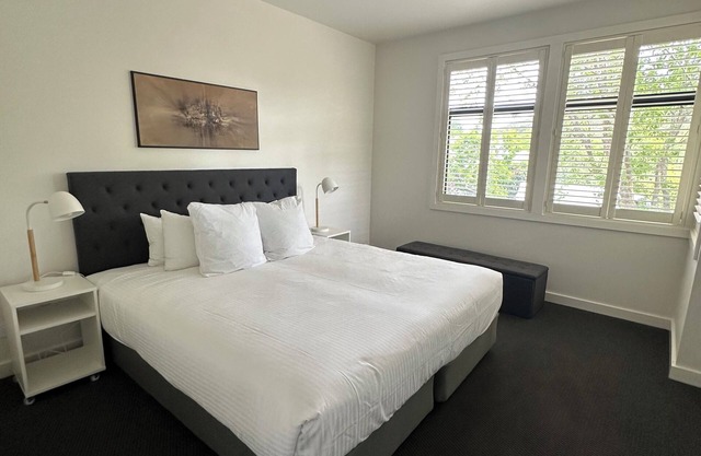 One-Bedroom Holiday Apartment - Oaklands 2 | Pet Friendly