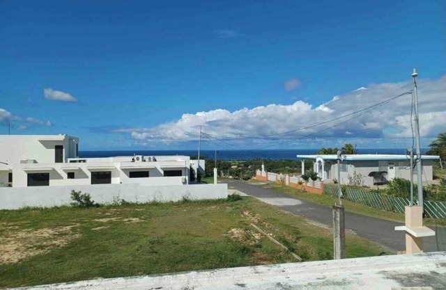 ONE BEDROOM TINY HOME ALL TO YOURSELF W/OCEAN VIEW AND FULL BATHROOM & KITCHEN