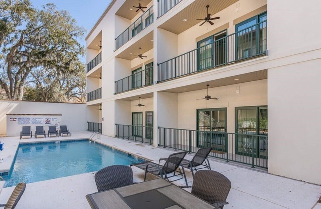 One bedroom condo w/pool in the SSI Village area Unit 2206