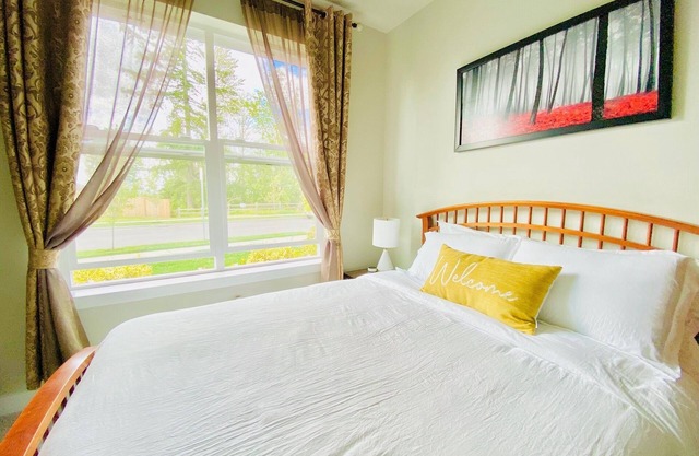 One bedroom with private bath in a quite neighborhood/shared home with owners.