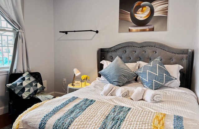 One-BR near CenterCity, Chinatown: Unit B