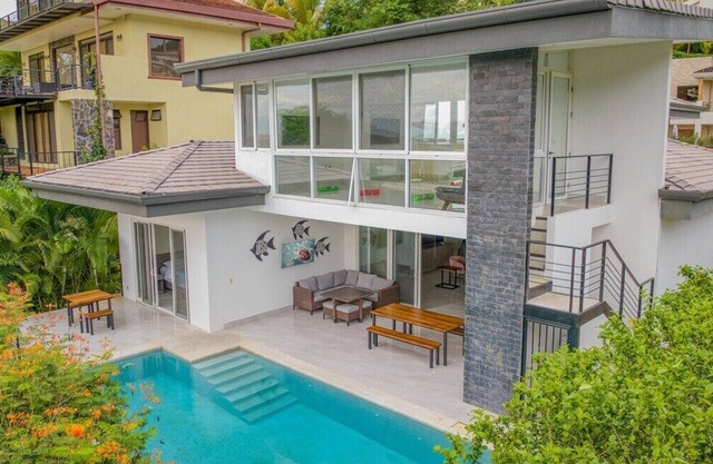 One Floor Living - Gated Community - Pool & BBQ