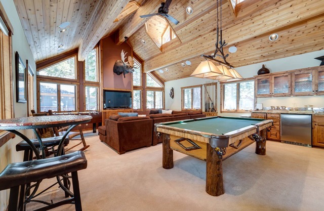 'One Moose Lodge' w/Hot Tub in Tahoe Donner