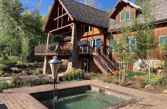 One of a Kind, Perfect Mountain Retreat on 750 private acres