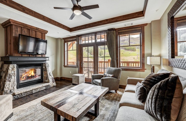 One Ski Hill Place S8421