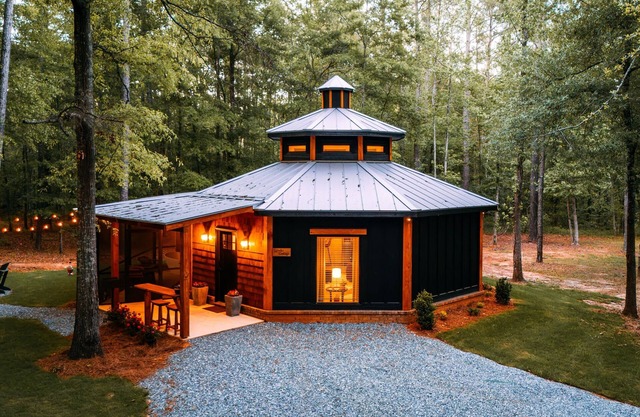 Only 10 minutes from I75 and the Ga National Fairgrounds in Perry