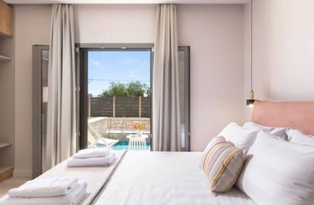 Onore Elegant suite & pool | Dasia