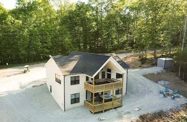 OnThe Rocks at Norris Lake
