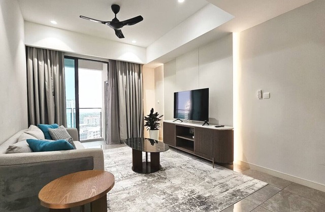 OOAK 1BR Apt w/Blcony, Nflix,Btub & Wtr Dispenser