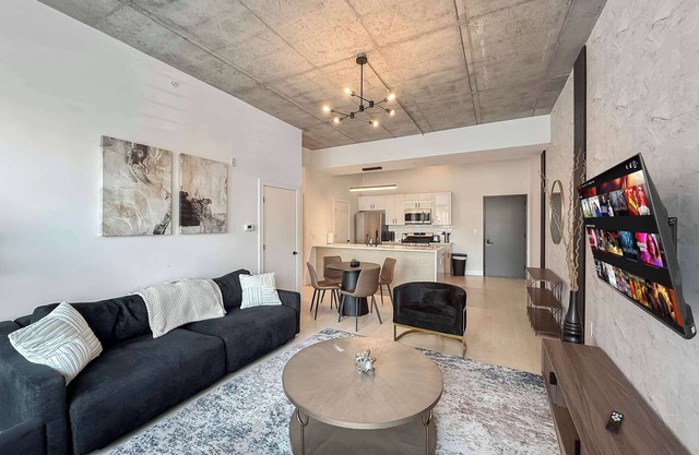 Open 1BR in NoLibs Near Hotspots Sleeps 4