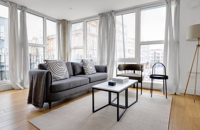 Open Plan Islington 2BR nr Angel Tube, by Blueground