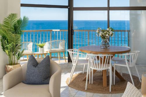 Opulent Beachfront Daydream! 2B Designer Apartment