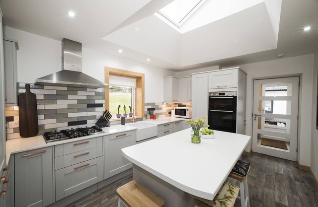 ORAN NA CUTHAIG, pet friendly, character holiday cottage in Stornoway