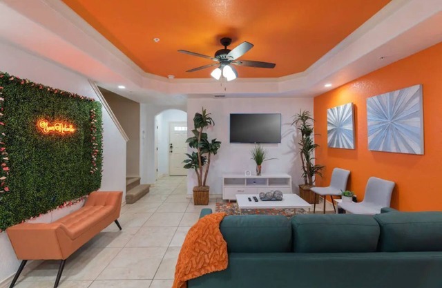 Orange Paradise#Unique Experience*Outdoor Patio!