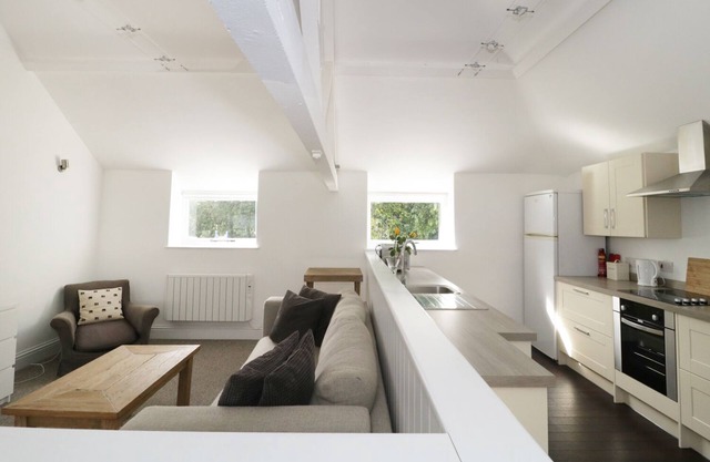 ORCHARD COTTAGE, pet friendly, with a garden in Shaftesbury