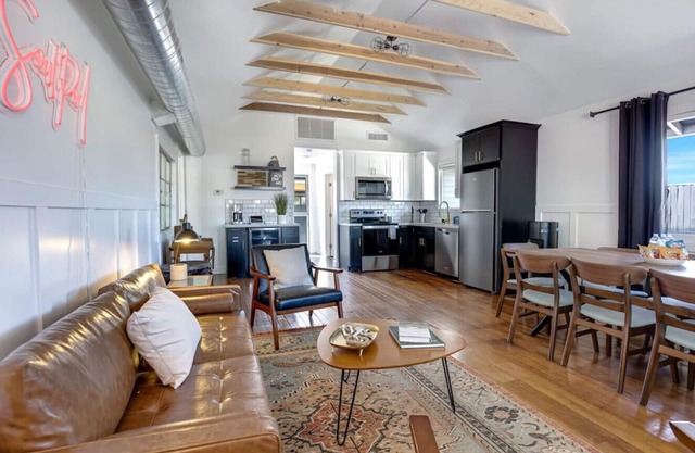 Oregon · Vintage Bungalow - Heart of Downtown Chandler