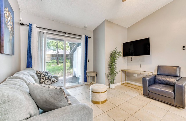 Orlando Home w/ Backyard: 24 Mi to Disney Parks!