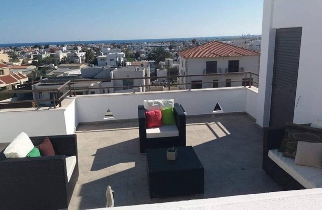 Oroklini : Two bedrooms apartment with private Roofgarden sea view.