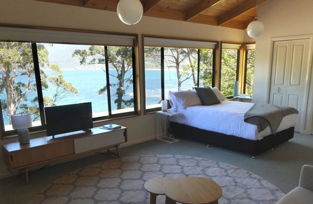 Osprey Beach Bungalow with stunning ocean views
